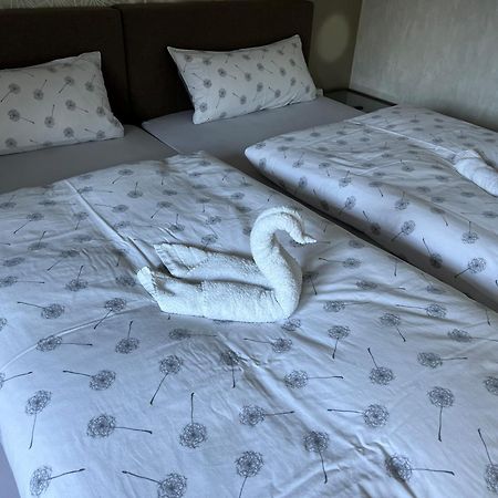 Peedy'S Luxurioese 60M² Wohnung Mit Balkonterrasse Stade Esterno foto